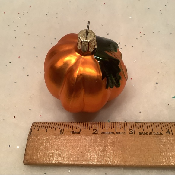 Pier One Pumpkin Ornament Hanging Orange Harvest Green Vine Thanksgiving MINT - Picture 4 of 4